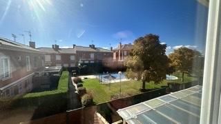 Lloguer Casa aparellada a Centro. Chalet  de 7 hab. a  5 min parada de autobus para univ.