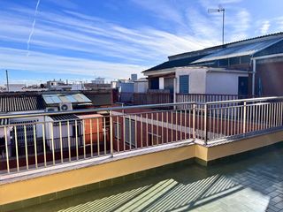 Appartamento in Estruch-Eixample. Duplex  en el centro del prat con 5 habitaciones