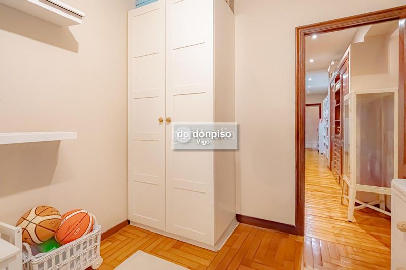 Foto 2163543d-5ca0-422b-a212-6d71b90bfb26. Apartament amb calefacció aparcament a Plaza España - Corte Inglés Vigo