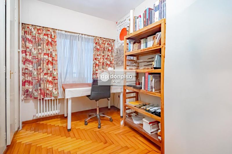 Foto b43d2496-ceab-48bd-af1a-f39ace730f8b. Apartament amb calefacció aparcament a Plaza España - Corte Inglés Vigo