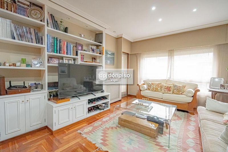 Foto bc06f4f8-bddd-40cf-bfcb-31bc615d58b7. Apartament amb calefacció aparcament a Plaza España - Corte Inglés Vigo
