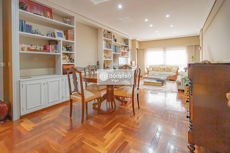 Foto ce996965-386f-401d-8ad1-5de2c92f4617. Apartament amb calefacció aparcament a Plaza España - Corte Inglés Vigo