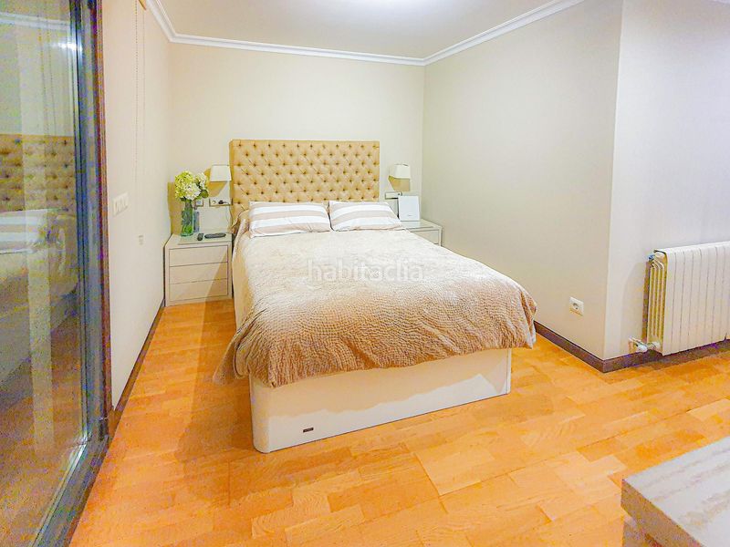 Foto f366d8c7-64d2-4175-8459-c69f4a6b51ac. Casa aparellada amb calefacció aparcament a Sardoma - Castrelos Vigo