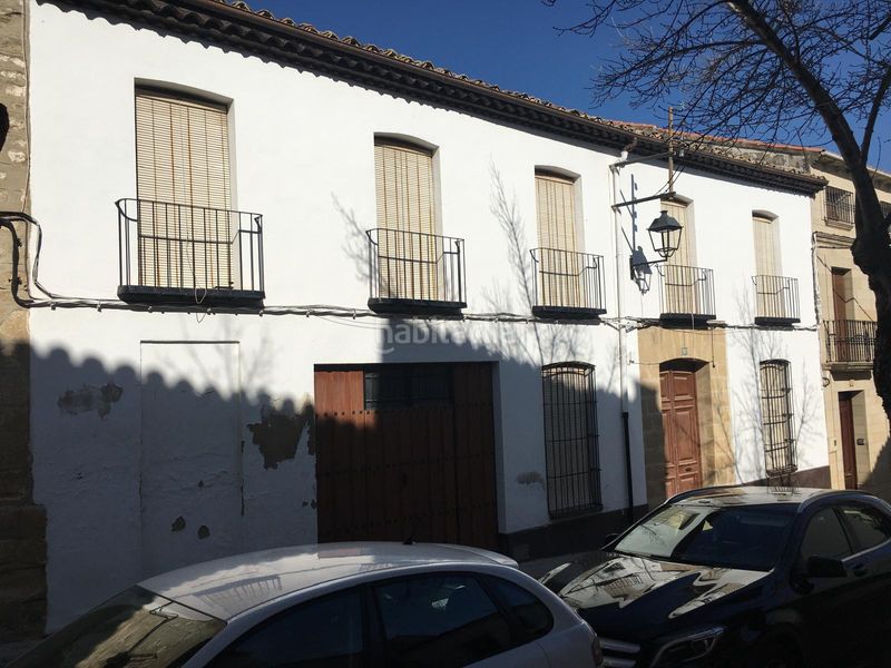 Foto 05d5c452-7b56-4a17-9a09-26043868c2b3. Casa aparellada amb calefacció aparcament a Baeza