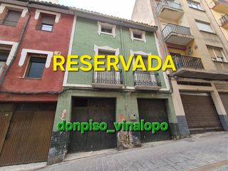 Casa bifamiliare in El Rabal. Casa adosada junto iglesia de santa maría y calle nueva