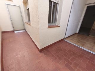 Ground floor in El Camp de l´Arpa del Clot. Fontova  degà bahí