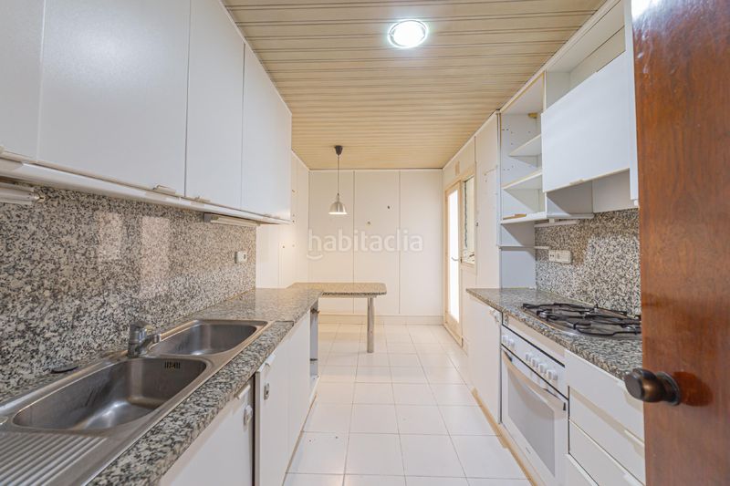 Foto a9a288d8-9916-453c-b347-ef5ec29a79bd. Àtic amb calefacció aparcament a Sagrada Família Barcelona