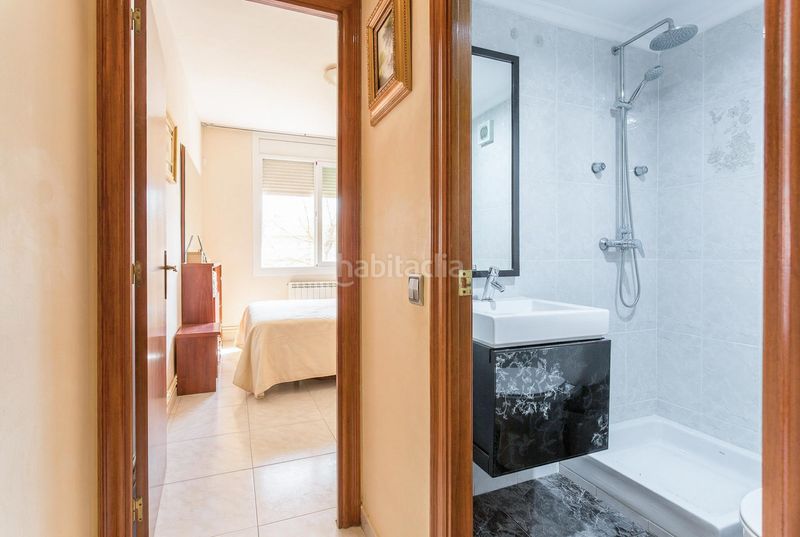 Foto 9ed263c6-8336-4800-b8db-9603f561a2d3. Pis amb calefacció aparcament a Can Rull Sabadell