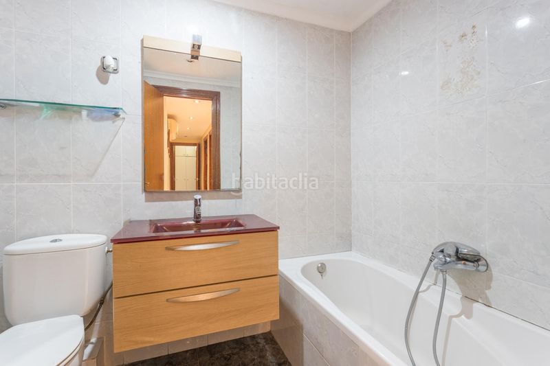 Foto f4fef365-89e7-467f-b714-509cf5231a95. Pis amb calefacció aparcament a Can Rull Sabadell