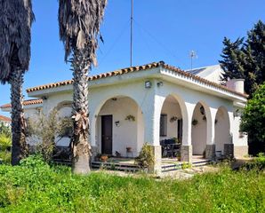Bauernhof in Conil. Situada cerca de la n.4 a su paso por conil buena zona.