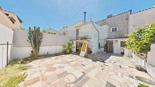 Chalet à Les Roquetes. Junto casas del mar.