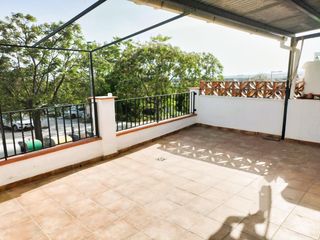 Chalet in Les Roquetes. Junto casas del mar.