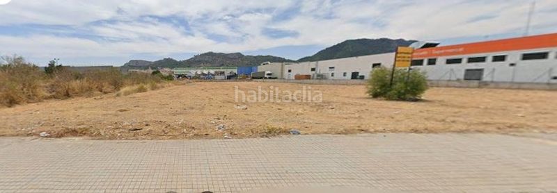 Foto 5e58bee4-f73e-493a-a238-bde0889c6d33. Finca rústica en importante zona con diferentes tiendas reconocidas. en Xàtiva