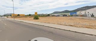 Landgut in Xàtiva. En importante zona con diferentes tiendas reconocidas.