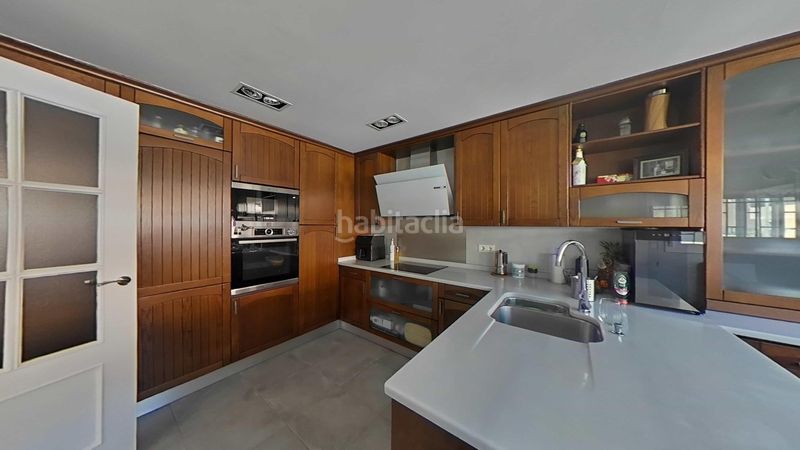 Foto 1a4fd34a-6e95-4f0e-b055-f2d2e591d46a. Casa aparellada amb calefacció aparcament piscina a Alcorcón