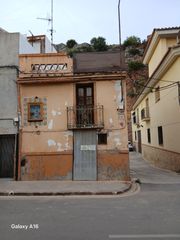 Casa aparellada a Onda. Barrio del tosalet, justamente detrás del castillo.
