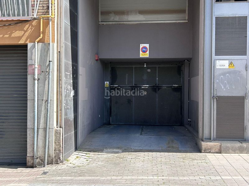 Foto f90fc493-b53b-44a2-89be-04c42f8c646a. Aparcament cotxe a Centre Sant Joan Despí