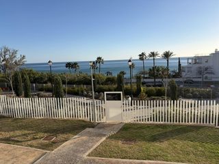 Planta baja en Hacienda Torrequebrada. Rodeado de campos de golf y primera linea de playa