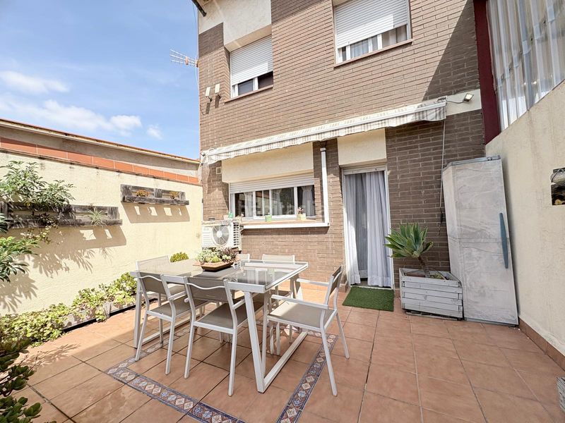 Foto 0d163e09-f77e-45dc-b4f5-aa95f9f951e7. Casa aparellada amb calefacció a Poble Nou Sabadell
