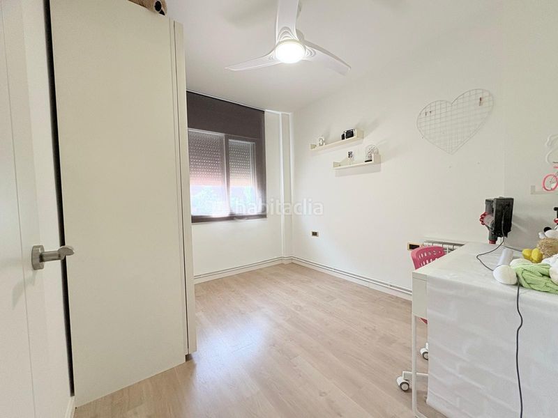 Foto 8a3a891d-510c-41d3-8341-bbb047665947. Casa aparellada amb calefacció a Poble Nou Sabadell