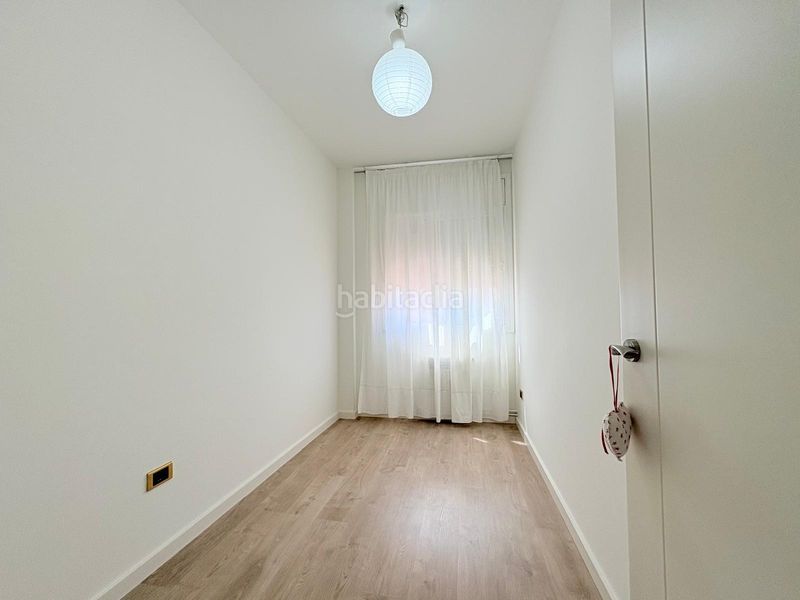 Foto e9cda6c6-ce0d-4943-a66b-8d321a8d36e7. Casa aparellada amb calefacció a Poble Nou Sabadell