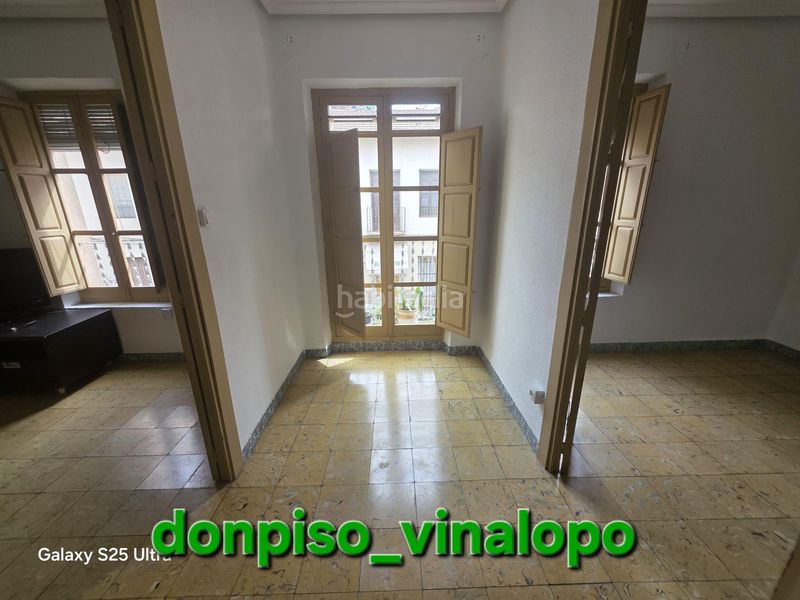 Foto 0128387f-f646-443b-b1b2-b2102030f2f3. Casa aparellada a Plaza Castelar - Mercado Central Elda