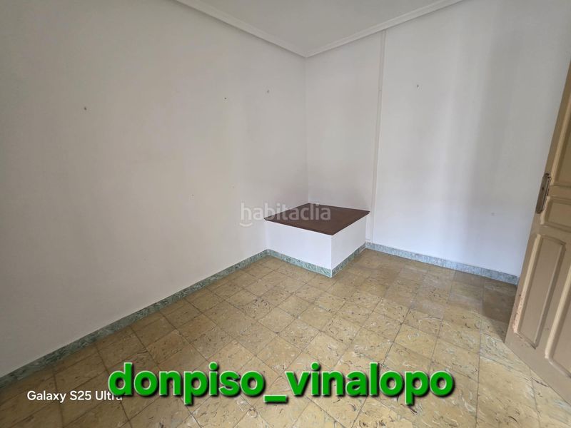 Foto a21d7c86-da2d-41fa-ada6-2a610e9ce048. Casa aparellada a Plaza Castelar - Mercado Central Elda