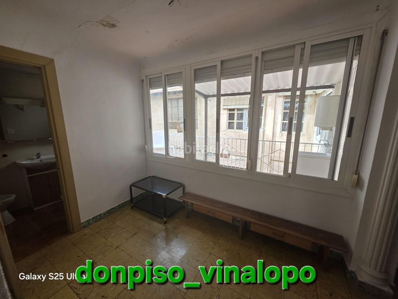 Foto e04626ab-159b-43ce-8b5f-f594335c4ed3. Casa aparellada a Plaza Castelar - Mercado Central Elda