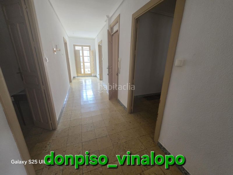 Foto ece493f7-fb04-4814-8267-00fe0c69ff62. Casa aparellada a Plaza Castelar - Mercado Central Elda