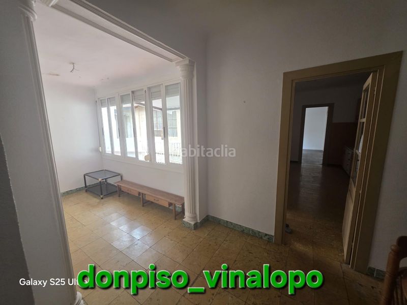 Foto ed27b06e-4c7e-4100-b749-92cb0c52a5a0. Casa aparellada a Plaza Castelar - Mercado Central Elda