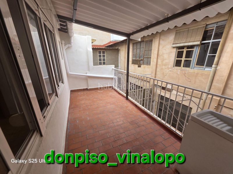 Foto f1a635be-908f-4617-9216-0d897debaf0c. Casa aparellada a Plaza Castelar - Mercado Central Elda