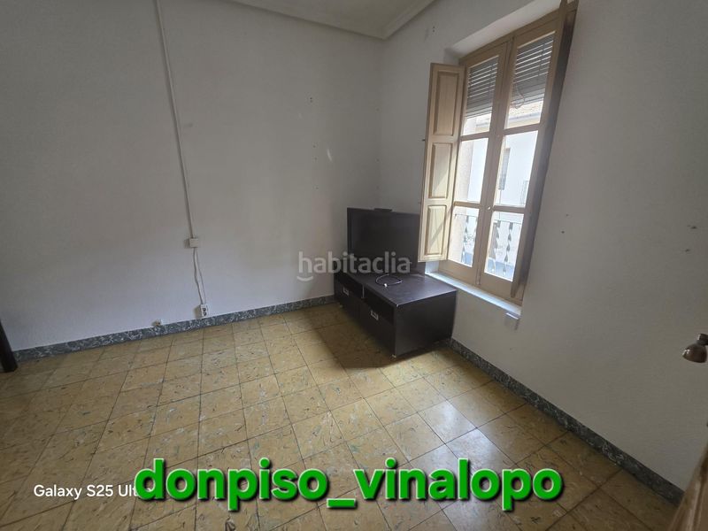 Foto f2966ce5-4752-48df-a23a-63a5b58e5a6b. Casa aparellada a Plaza Castelar - Mercado Central Elda