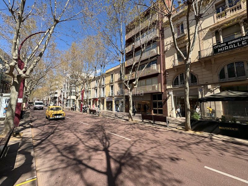 Foto 4fceb0aa-76d8-45f9-ab88-9e2daefe11d4. Casa aparellada a Centre Sabadell