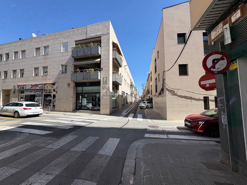 Foto cbcc89db-39ab-433d-ad7c-b72bf17a327b. Casa aparellada a Centre Sabadell