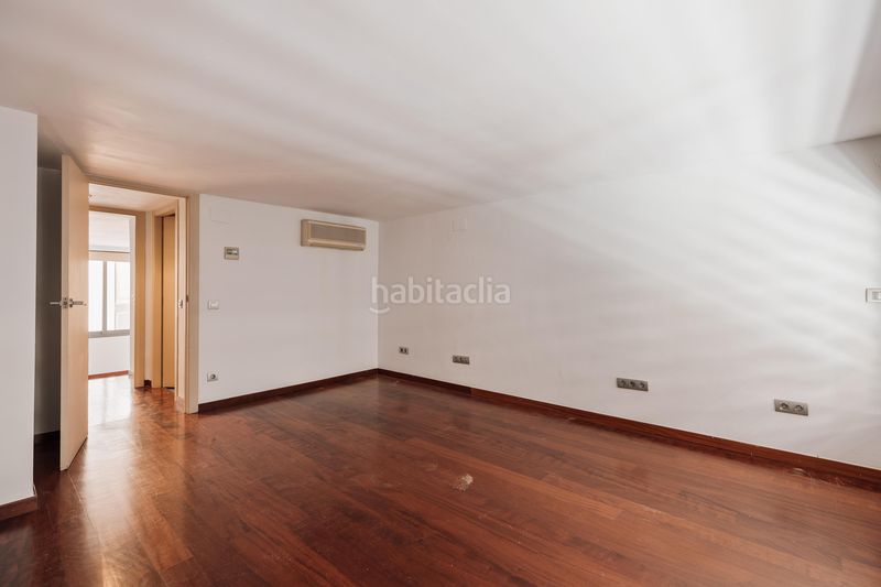 Foto 2ba51271-fb1b-4f2e-b85e-0f544f3a5ec9. Pis amb calefacció aparcament a Sagrada Família Barcelona
