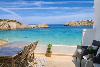 Casa aparellada a Es Mercadal Poble. Sarenal  den castell en  1ª limea de mar , premium