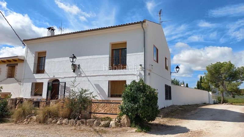Foto 64d1ce9d-6376-4e73-ba93-60d329b0bf10. Casa aparellada amb calefacció aparcament piscina a Hellín