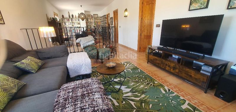 Foto fe42b585-8a54-41bc-ba5e-ec26eba9cbdb. Casa aparellada amb calefacció aparcament piscina a Hellín