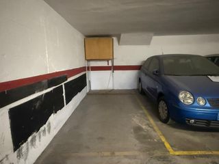 Aparcament cotxe a Centre. Junto al metro de ramblas just oliveras