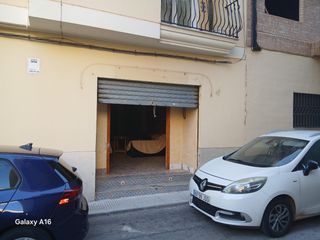 Geschäftsraum in Sant Joan de Moró. Detrás del ayuntamineto  a un paso de  fiestas y centro