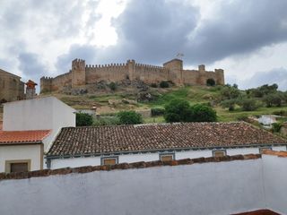 Dúplex a Santa Olalla del Cala. Bonito piso duplex con maravillosas vistas al castillo