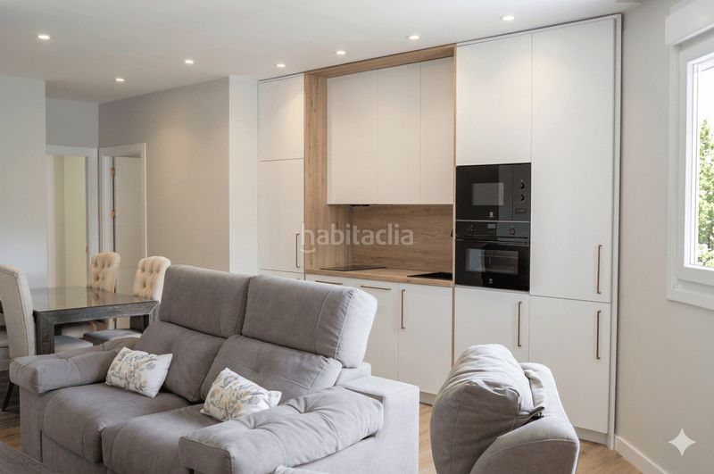Foto e93e1cba-e6d8-4b69-b1f8-8579146c9a87. Rent flat in Centro Cáceres