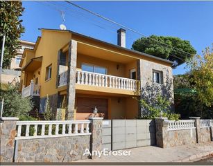 Xalet a Sant Fost de Campsentelles. Preciosa casa a 20 m. de barcelona y 15 m.de la playa