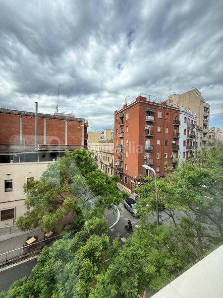Foto e05ce33b-9fe2-45c8-a60d-fa3b645e0f55. Pis amb calefacció aparcament a Sants-Badal Barcelona
