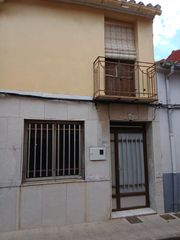 Casa aparellada a Centro. En pleno centro de villarreal, cerca de servicios