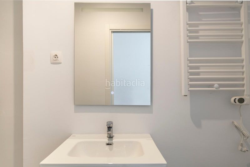 Foto 1ef7fe14-0094-4304-b39d-3a9479c49f8f. Pis a Sants-Badal Barcelona
