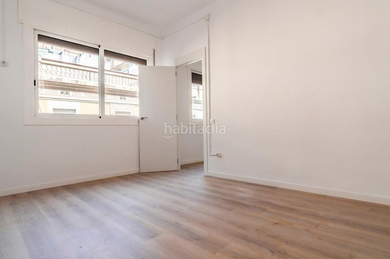 Foto 4ec74af8-7de5-4362-bd2a-dfcec16bfea6. Pis a Sants-Badal Barcelona