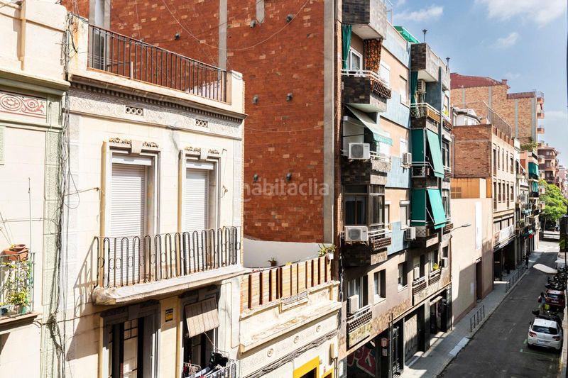 Foto 4fc6e442-1a17-4135-966f-d749d46cb022. Pis a Sants-Badal Barcelona
