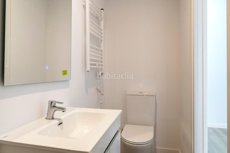 Foto 5167ec32-abd7-4361-89f9-68f8c9ea8d9c. Pis a Sants-Badal Barcelona