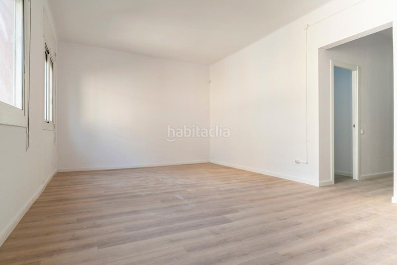 Foto afe36561-d764-4e0b-880e-e6962191c5e4. Pis a Sants-Badal Barcelona
